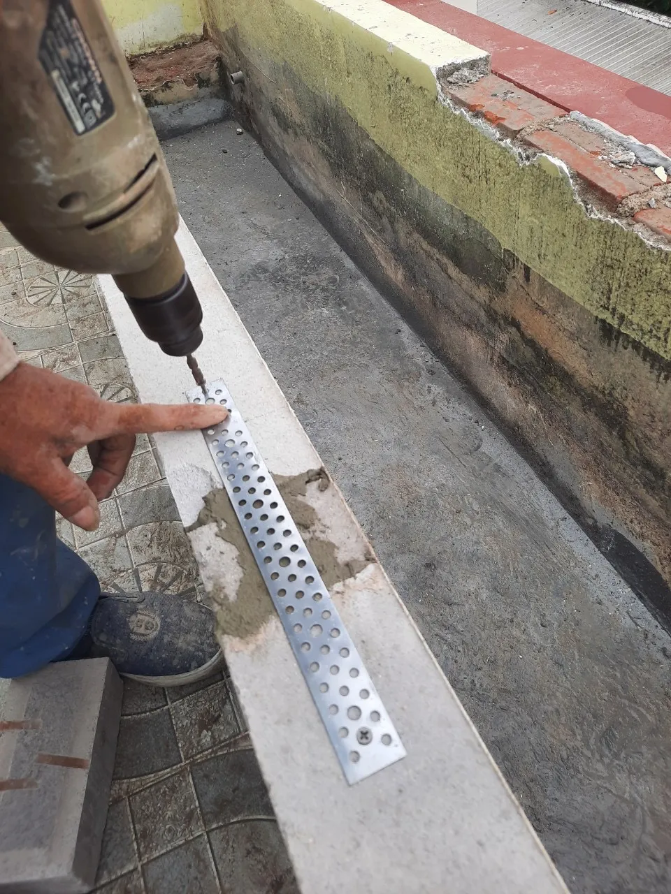 Thép Râu Thực Tế