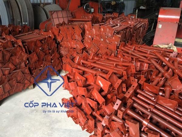 MUA BÁT KÍCH GIÀN GIÁO TẠI CỐP PHA VIỆT