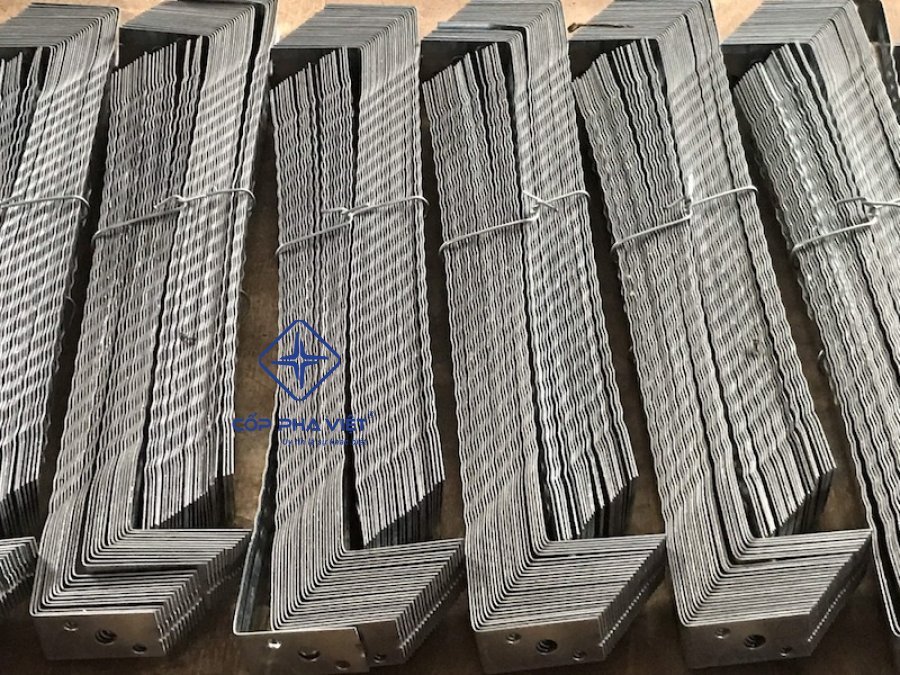 MUA THÉP RÂU TƯỜNG TẠI CỐP PHA VIỆT