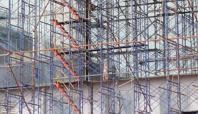 Giải pháp mua hoặc thuê thang giàn giáo phù hợp chi phí