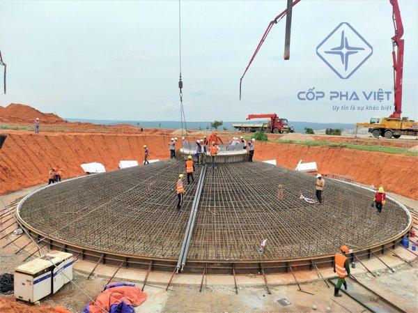 Tối ưu thi công móng điện gió với cốp pha chất lượng từ copphavietcom