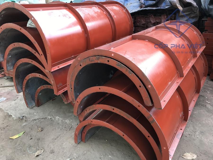 Cốp pha thép cột tròn