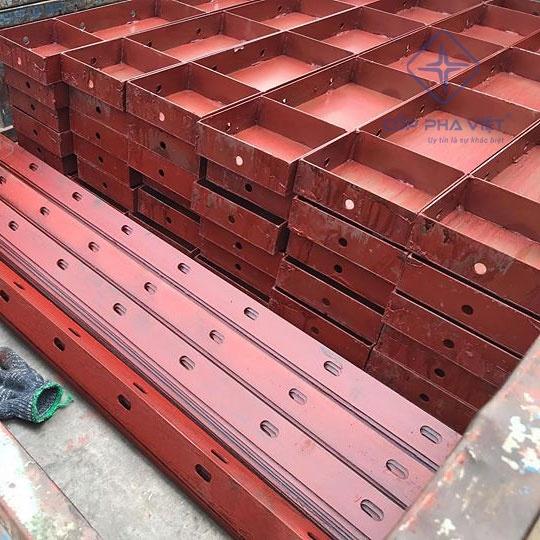 Cốp pha thép cột vuông