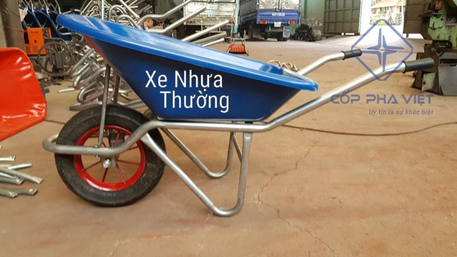 So Sánh Xe Rùa Thùng Nhựa Và Xe Rùa Thùng Tôn - Lựa Chọn Bền Bỉ Hiệu Quả Cho Công Việc Giải Pháp Và Ưu Điểm Nổi Bật Của Xe Rùa Thùng Nhựa Và Thùng Tôn