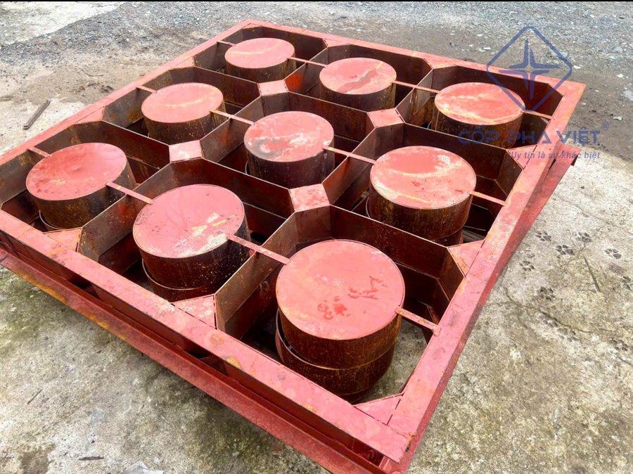 Cốt Pha Gạch Trồng Cỏ Thép