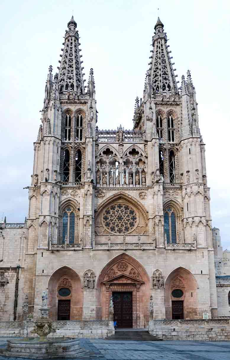 Nhà thờ Burgos đại diện cho nghệ thuật kiến trúc Gothic